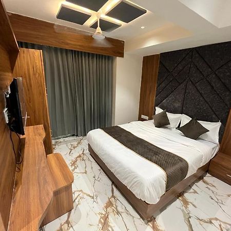 Hotel Palak Villa อาเมดาบัด ภายนอก รูปภาพ