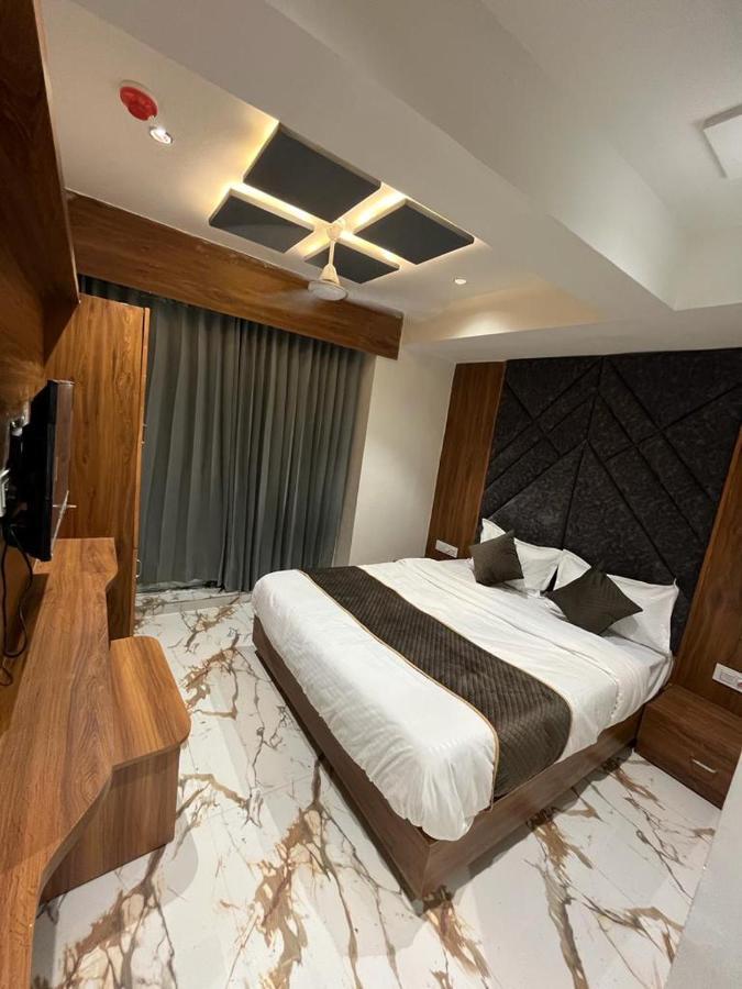 Hotel Palak Villa อาเมดาบัด ภายนอก รูปภาพ