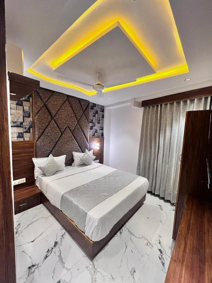 Hotel Palak Villa อาเมดาบัด ภายนอก รูปภาพ