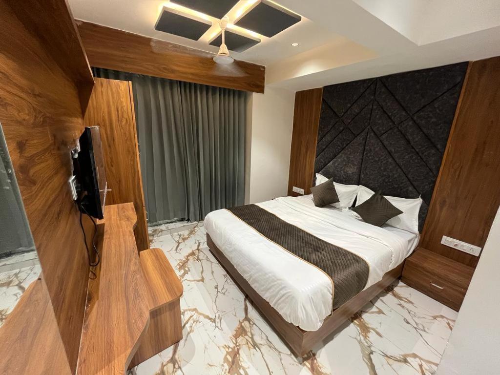 Hotel Palak Villa อาเมดาบัด ภายนอก รูปภาพ
